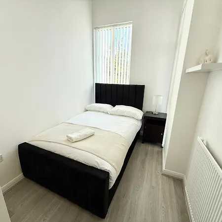 3 Bedroom House With Free Parking Manchester Exterior photo