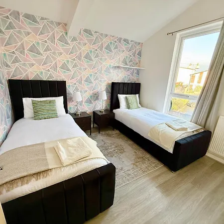 3 Bedroom House With Free Parking Manchester Exterior photo