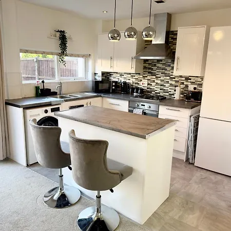 3 Bedroom House With Free Parking Manchester Exterior photo