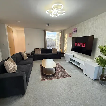 3 Bedroom House With Free Parking Manchester Exterior photo