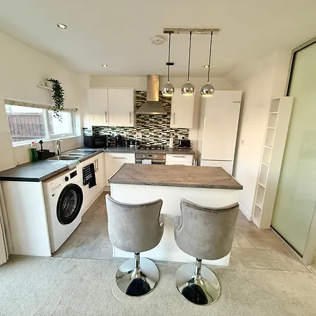 3 Bedroom House With Free Parking Manchester Exterior photo