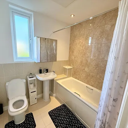 3 Bedroom House With Free Parking Manchester Exterior photo