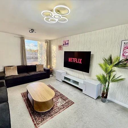 3 Bedroom House With Free Parking Manchester Exterior photo