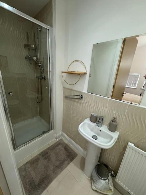 3 Bedroom House With Free Parking Дом отдыха *