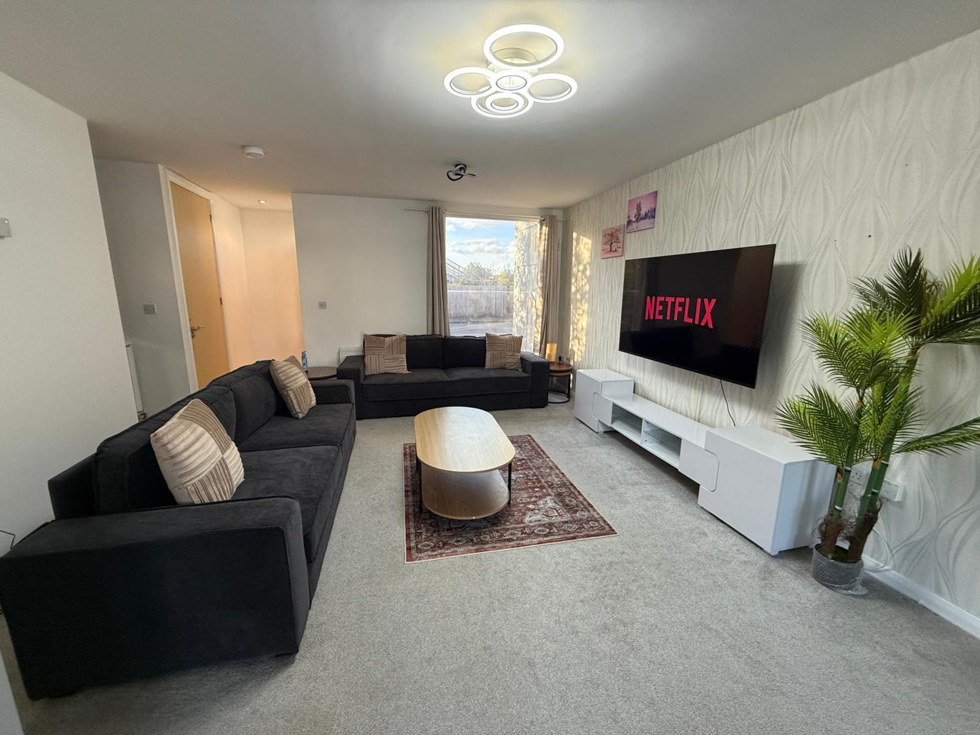 Дом отдыха 3 Bedroom House With Free Parking
