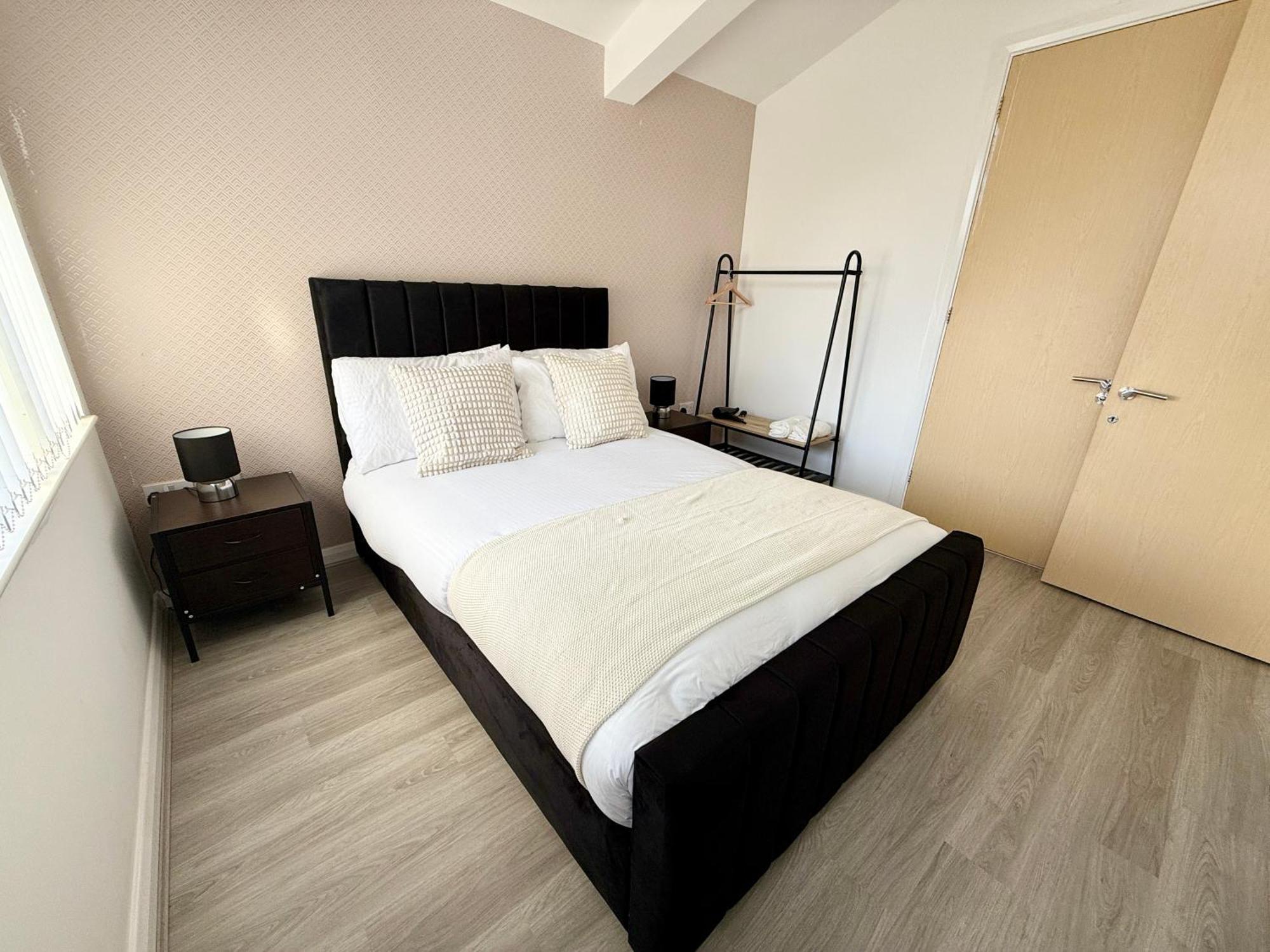 3 Bedroom House With Free Parking Дом отдыха