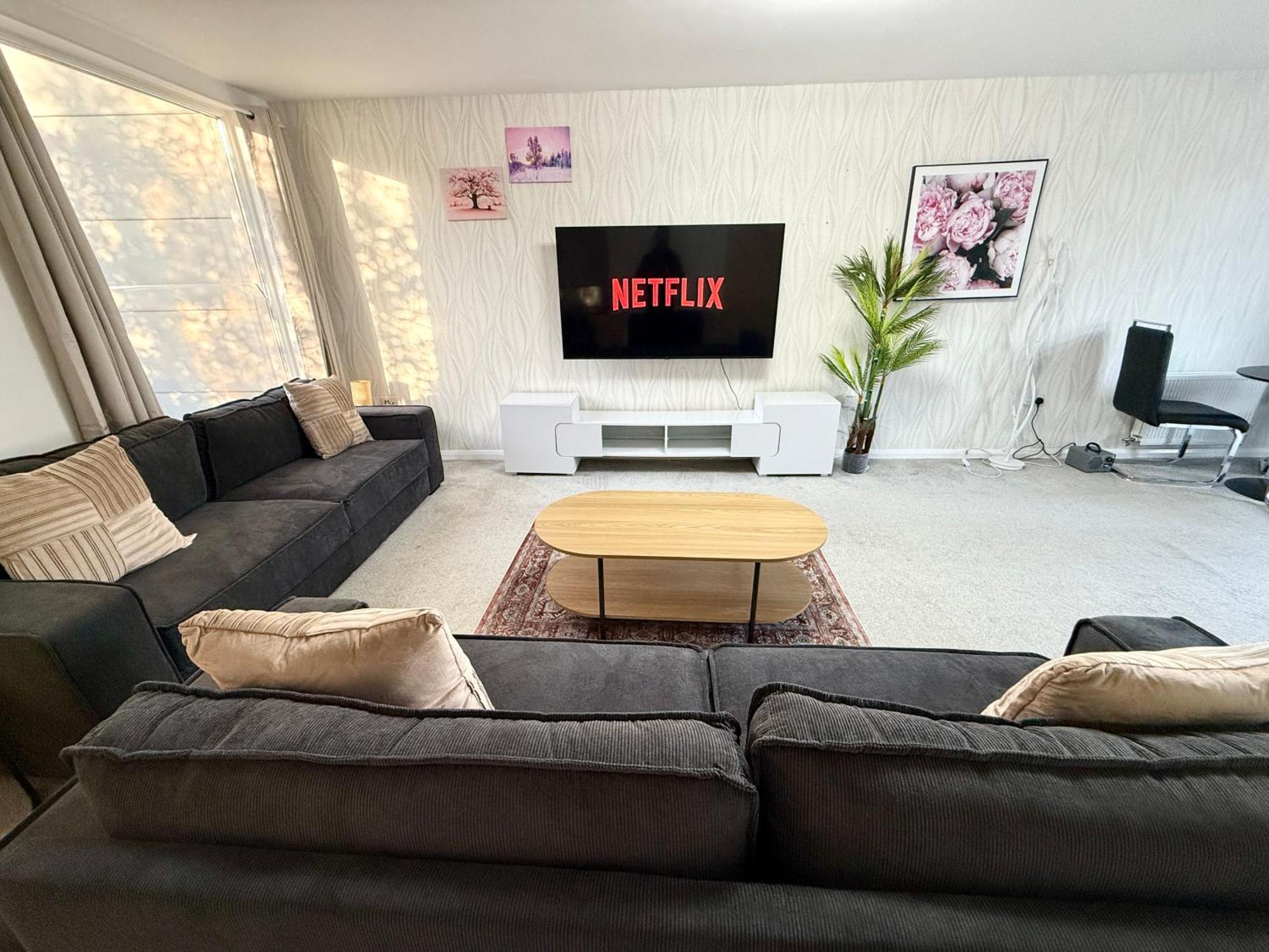3 Bedroom House With Free Parking Дом отдыха Манчестер